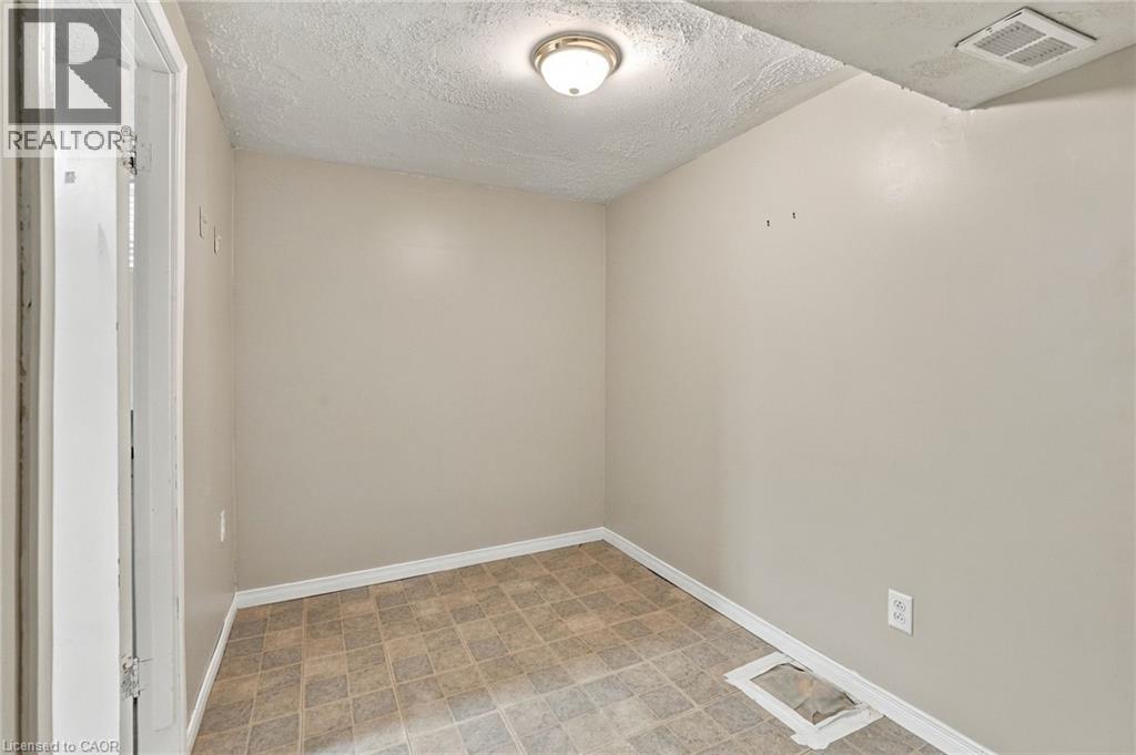 63 OFIELD Road - 34