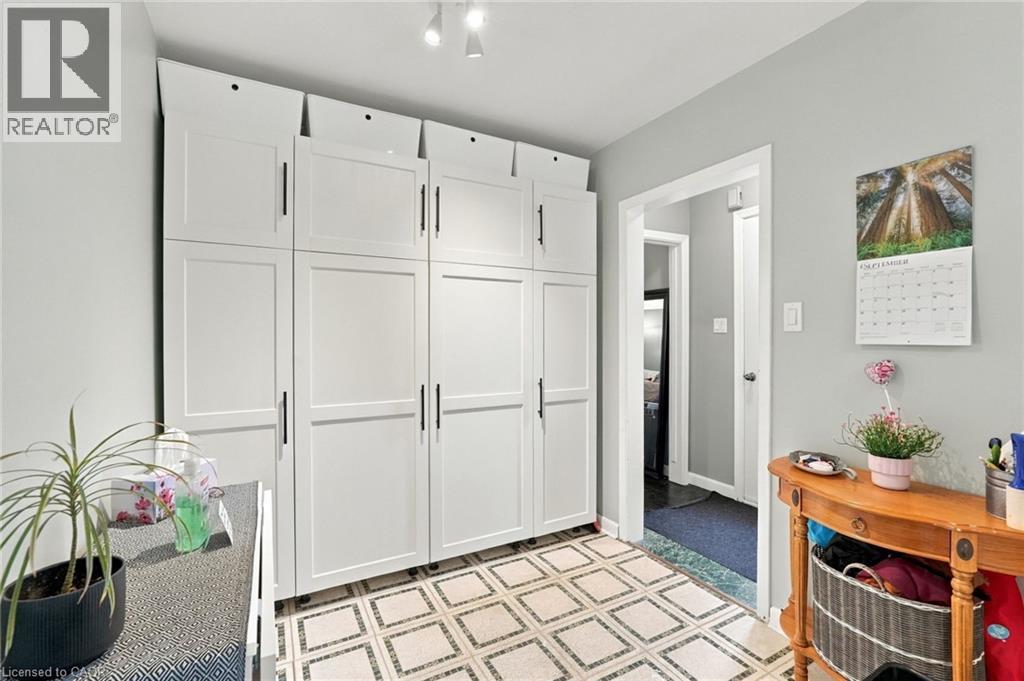 63 OFIELD Road - 5