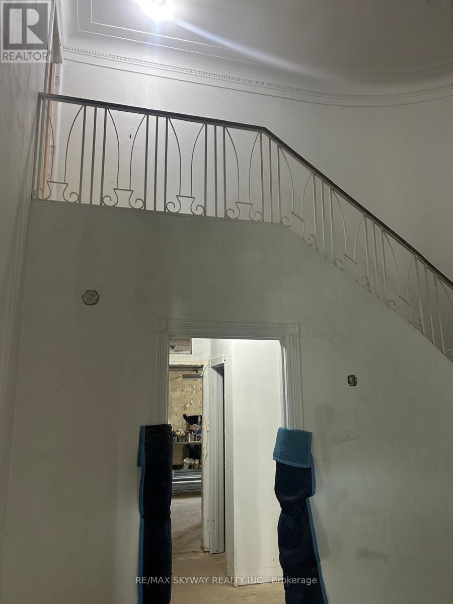 Photo 20 of 39