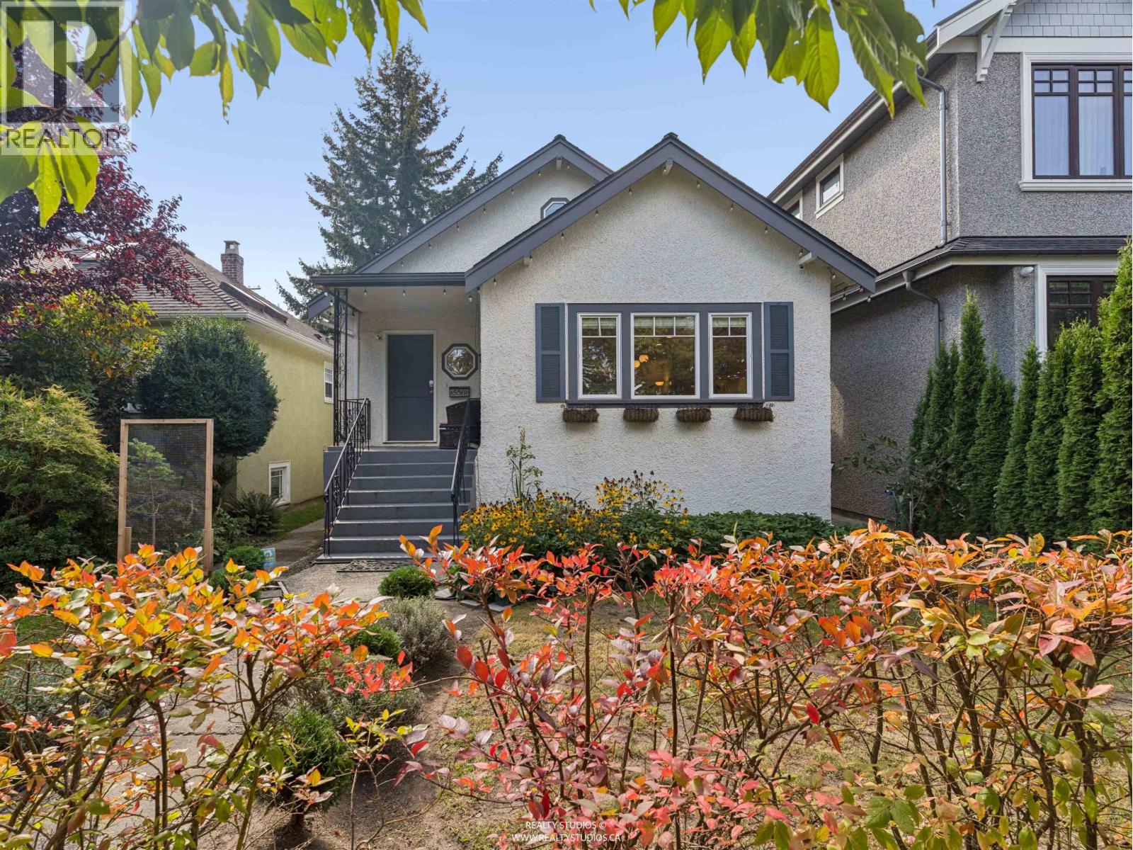 558 W 19TH AVENUE