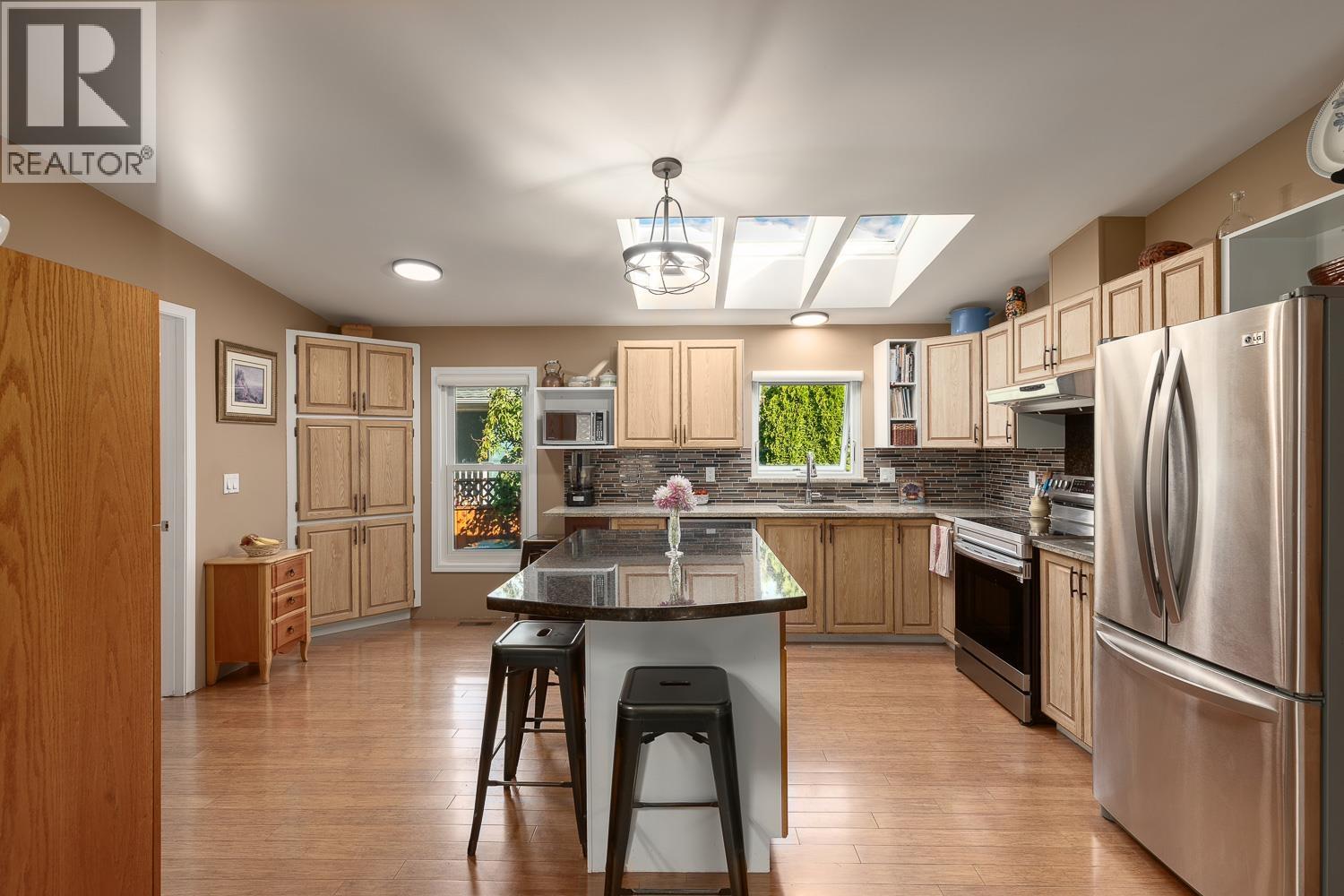 1008 EDGEWATER CRESCENT, Squamish