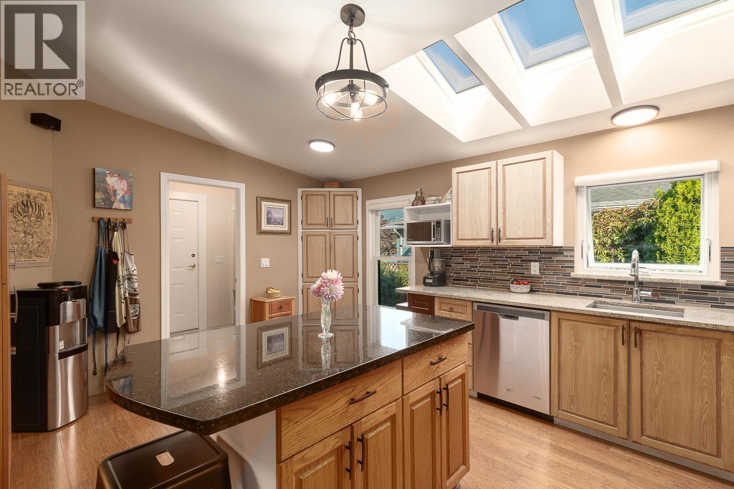 1008 EDGEWATER CRESCENT, Squamish