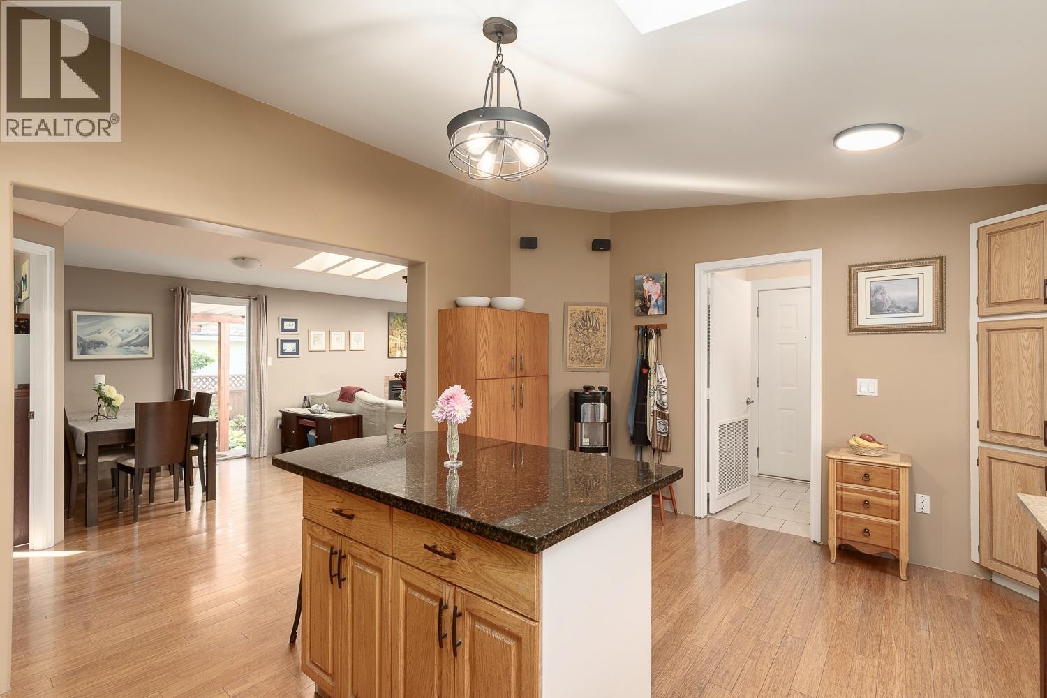 1008 EDGEWATER CRESCENT, Squamish