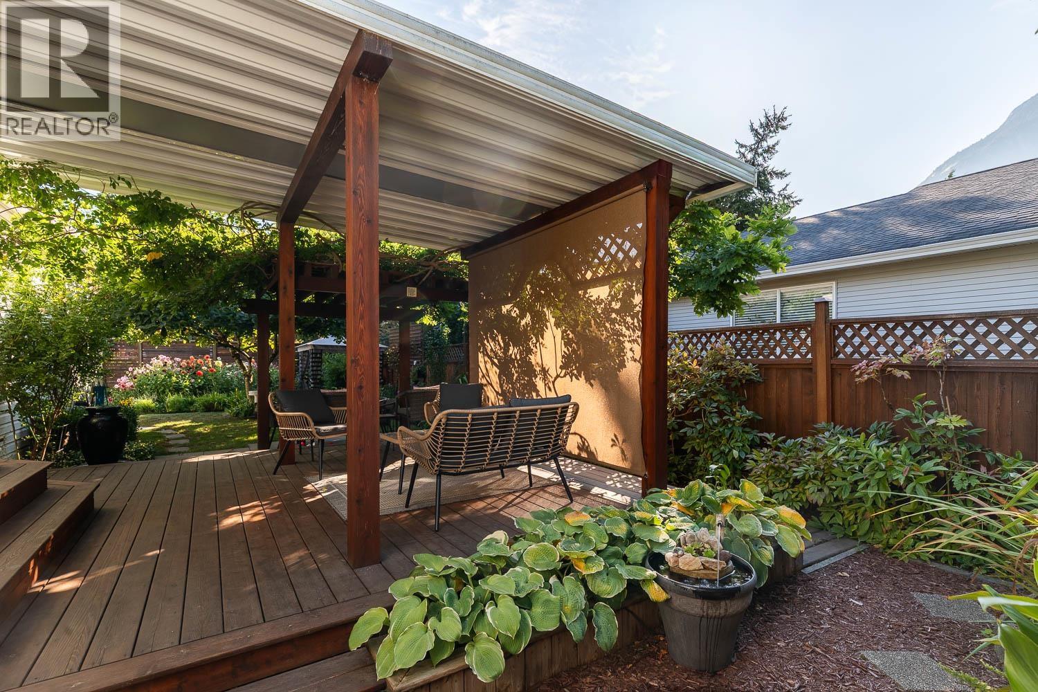 1008 EDGEWATER CRESCENT, Squamish