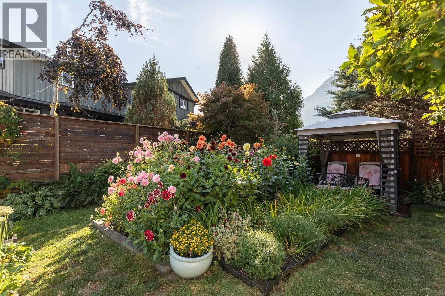 1008 EDGEWATER CRESCENT, Squamish