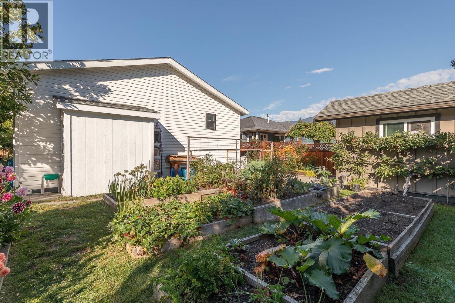 1008 EDGEWATER CRESCENT, Squamish