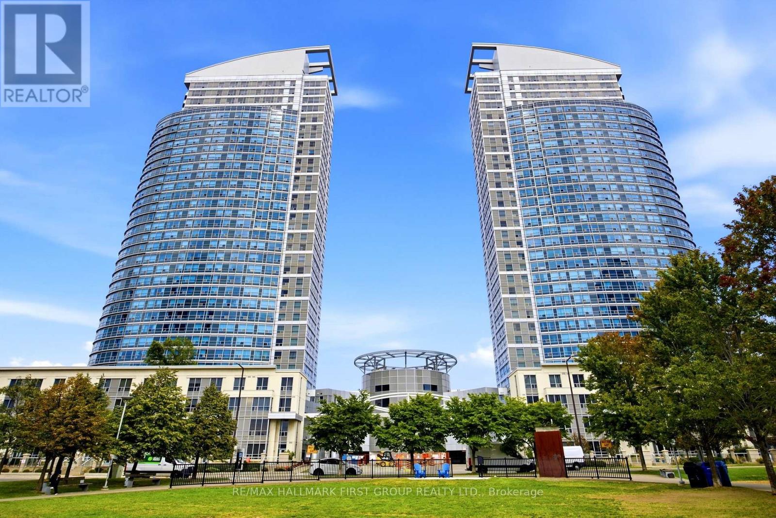 #1002 36 LEE CENTRE DRIVE - 1