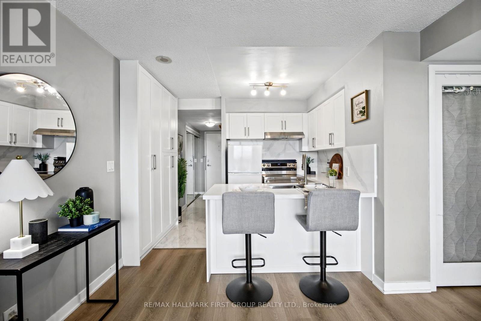 #1002 36 LEE CENTRE DRIVE - 11