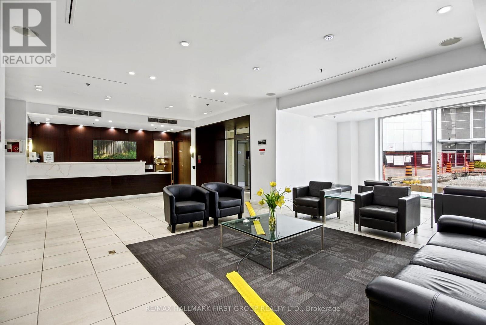 #1002 36 LEE CENTRE DRIVE - 2