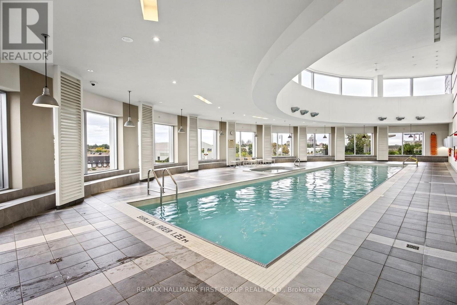 #1002 36 LEE CENTRE DRIVE - 22