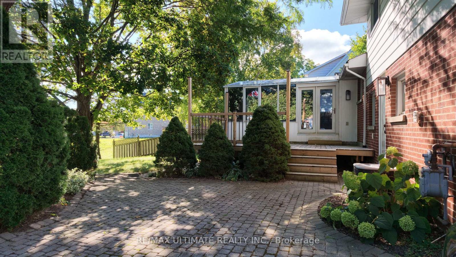 229 LIBERTY STREET N - Image 24