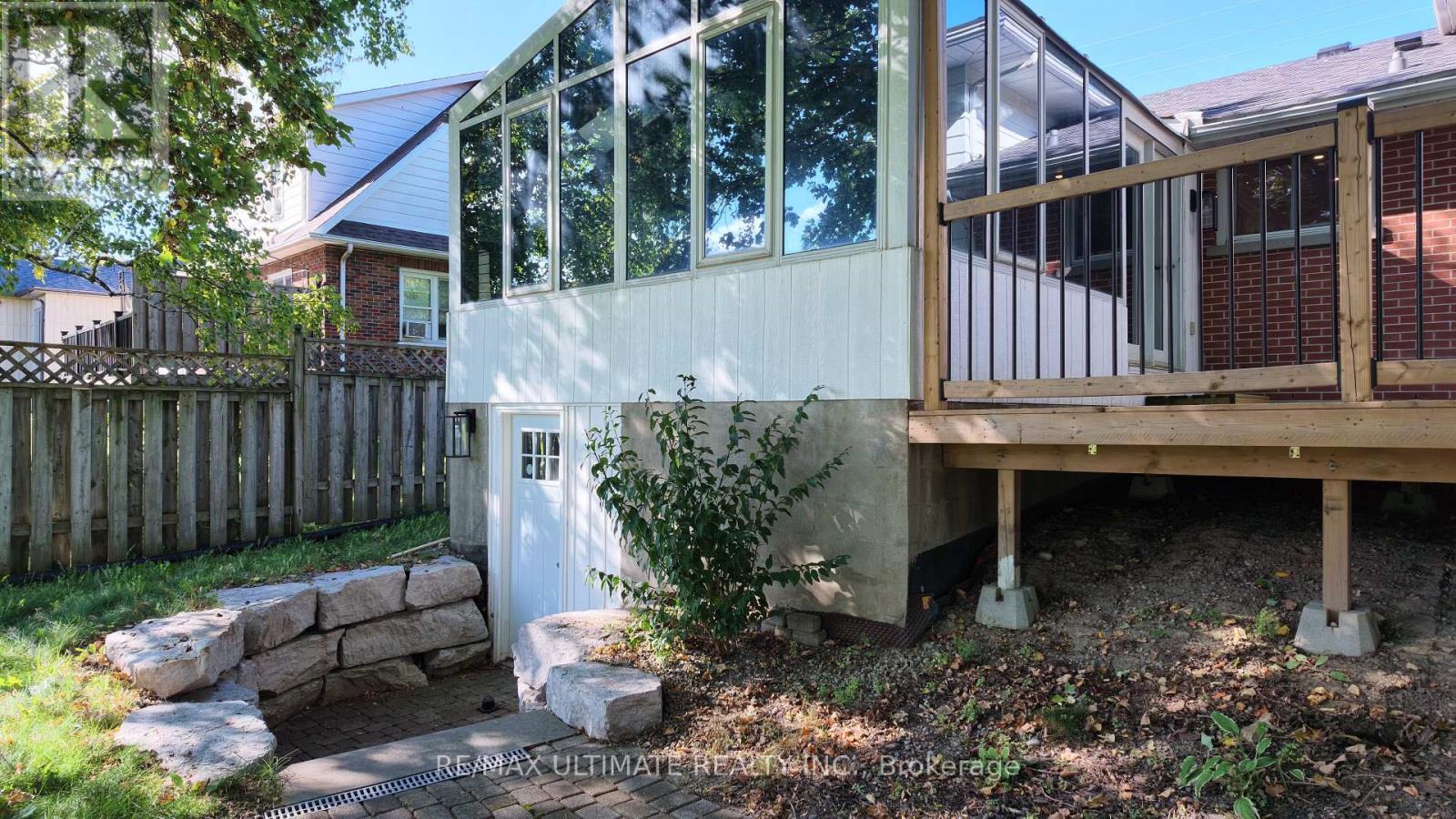 229 LIBERTY STREET N - Image 26