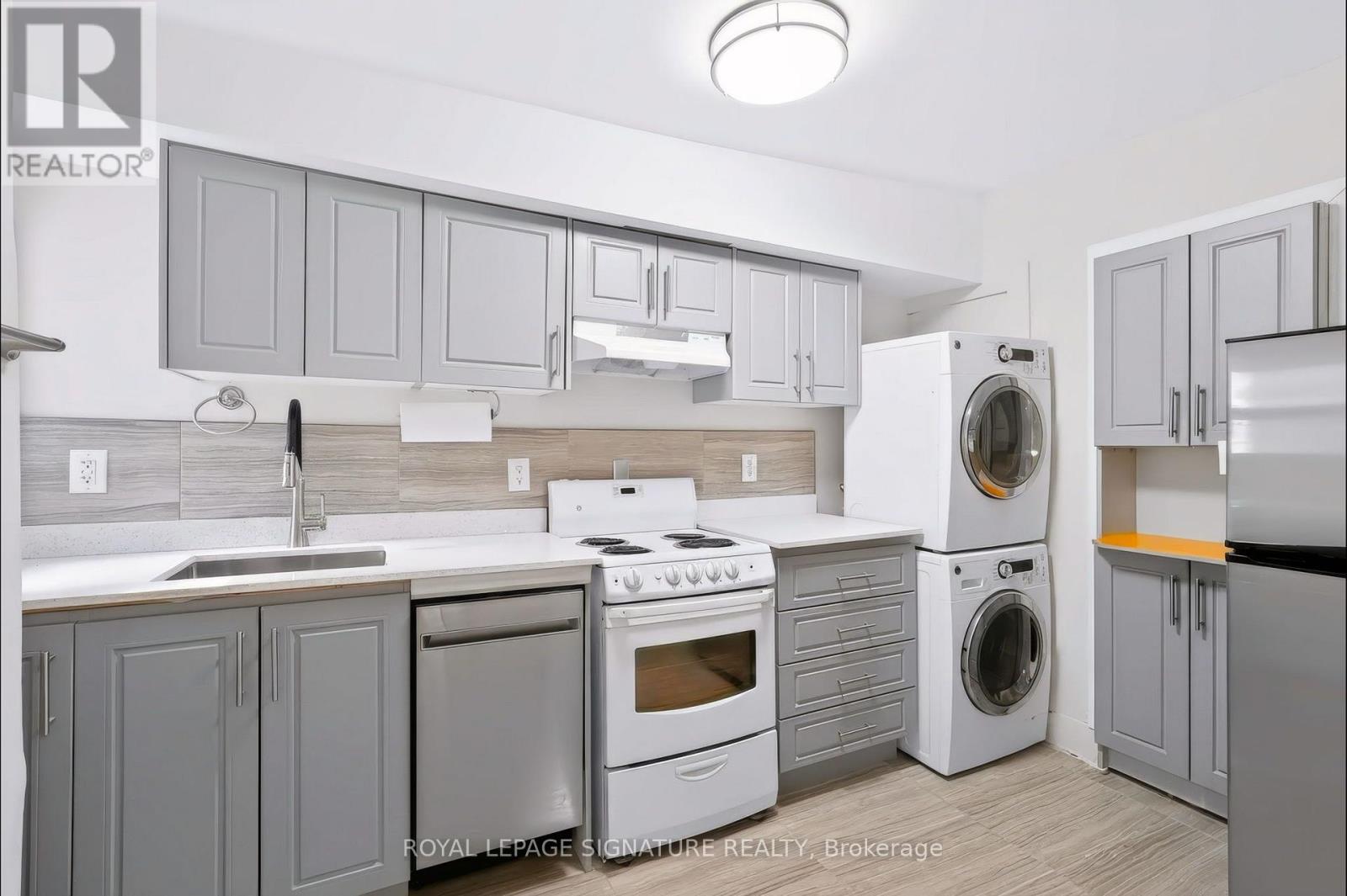 23 MYRTLE AVENUE - 22