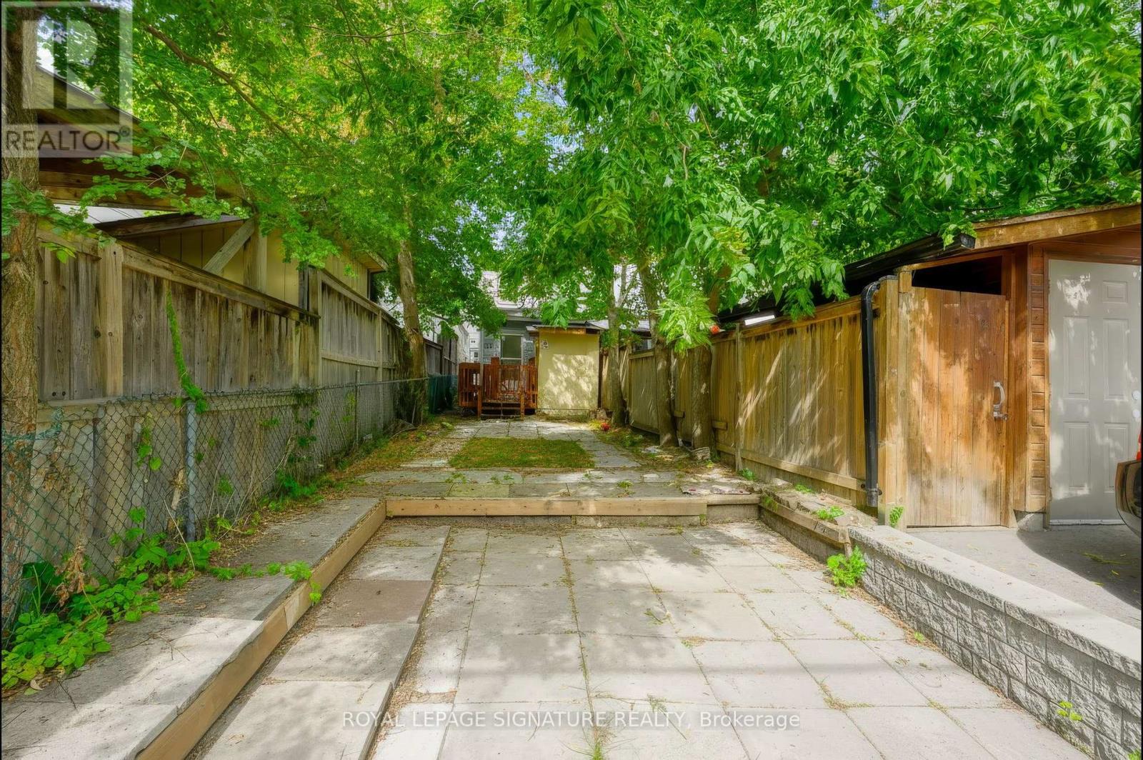 23 MYRTLE AVENUE - 40