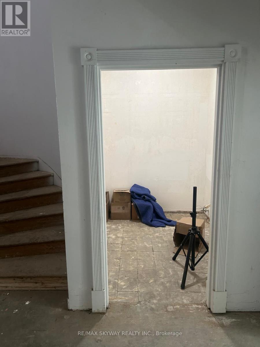 Photo 14 of 39