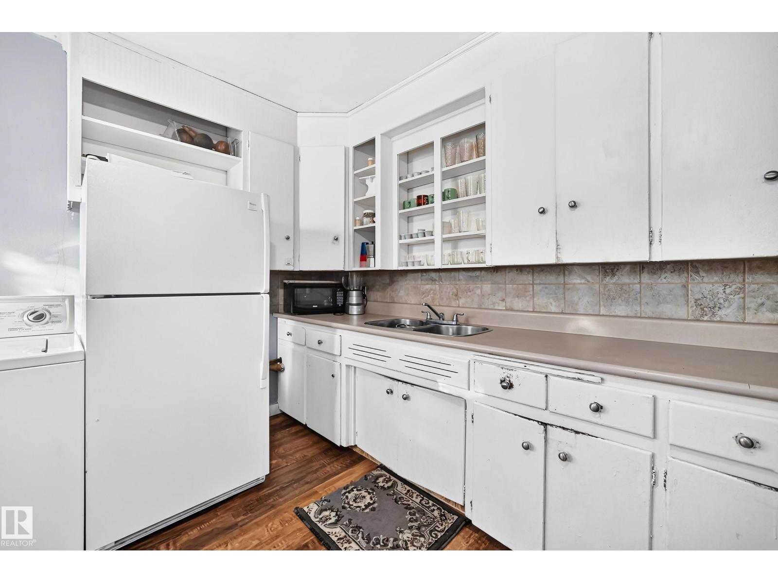12440 82 ST NW - 9