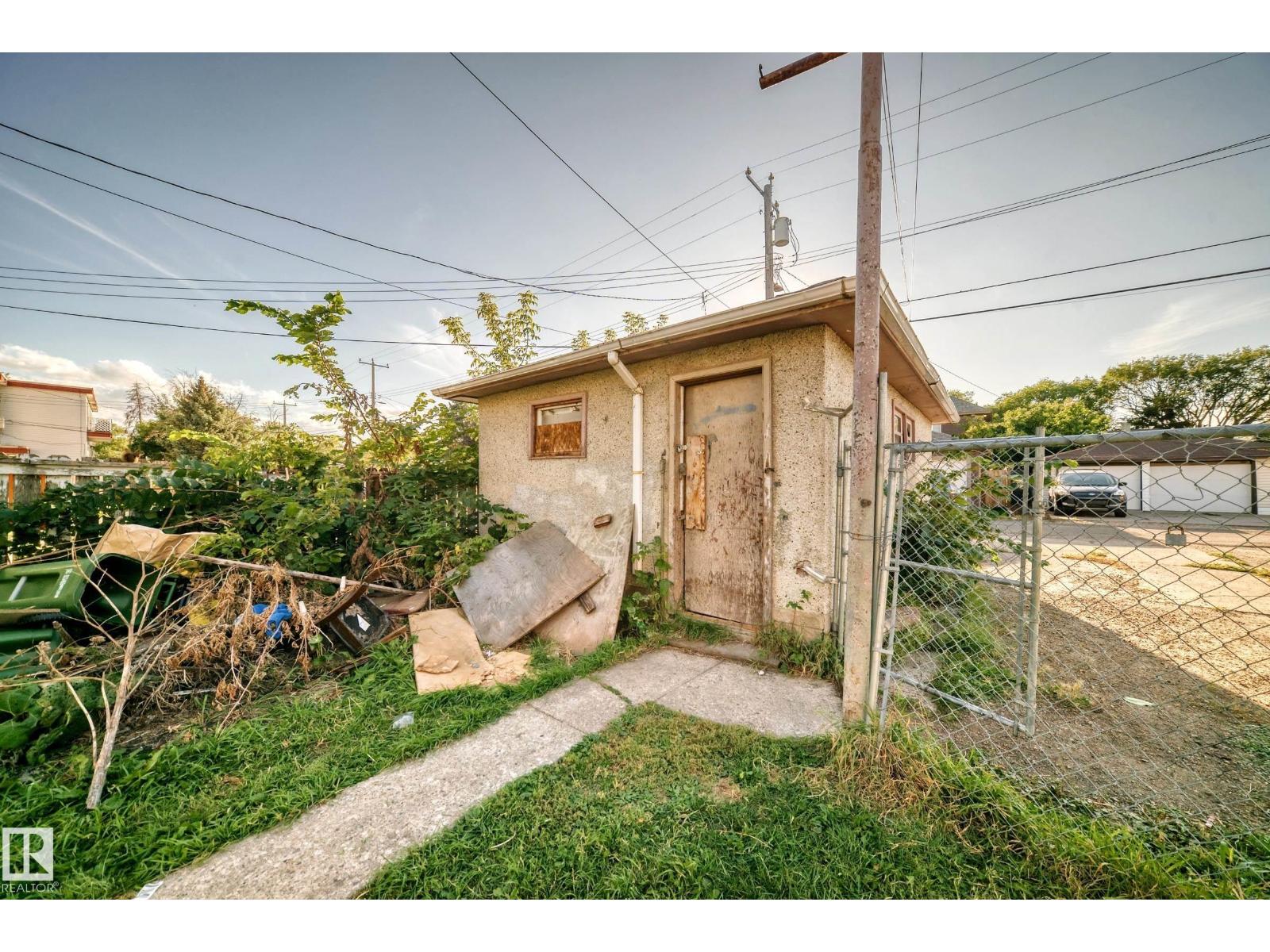 12440 82 ST NW - 42