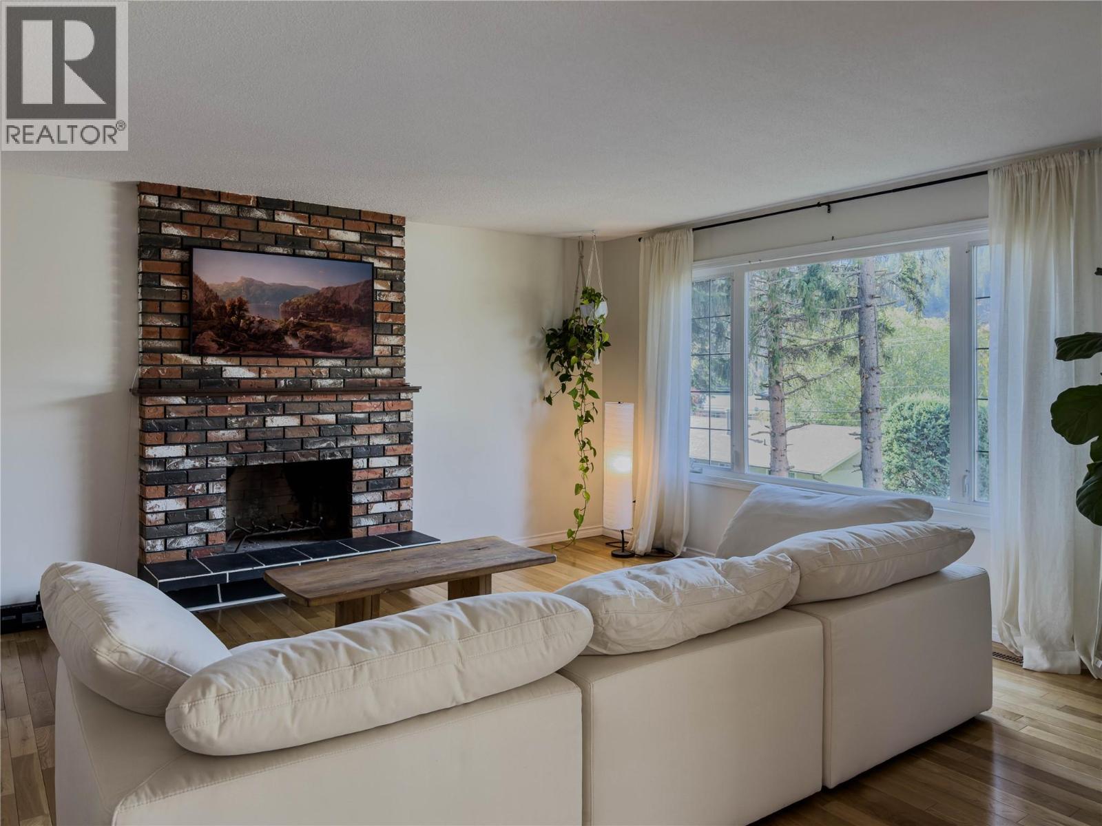 1595 MT DUFFERIN Avenue - Image 3