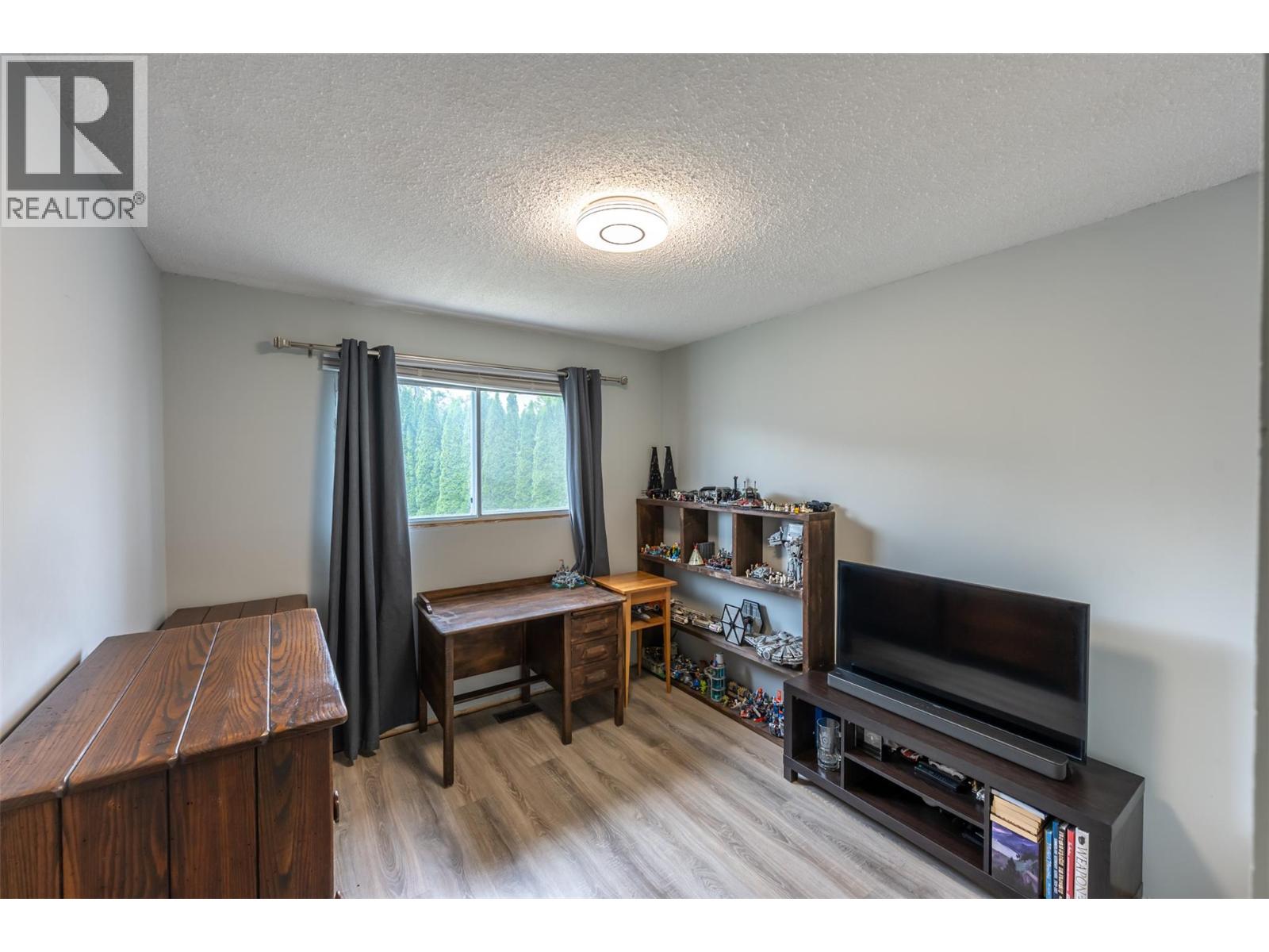 7503 HOWIS Crescent, Summerland