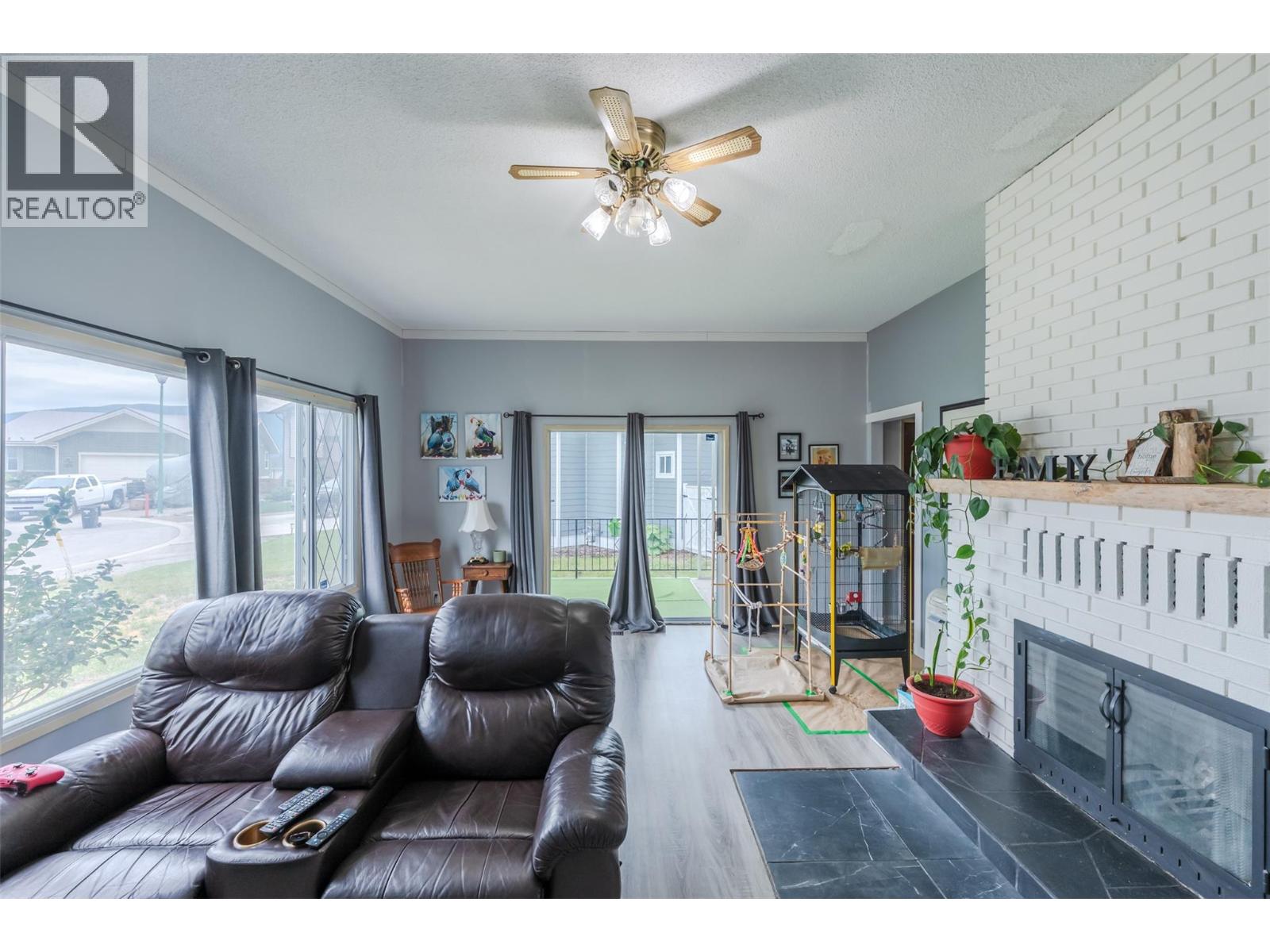 7503 HOWIS Crescent, Summerland