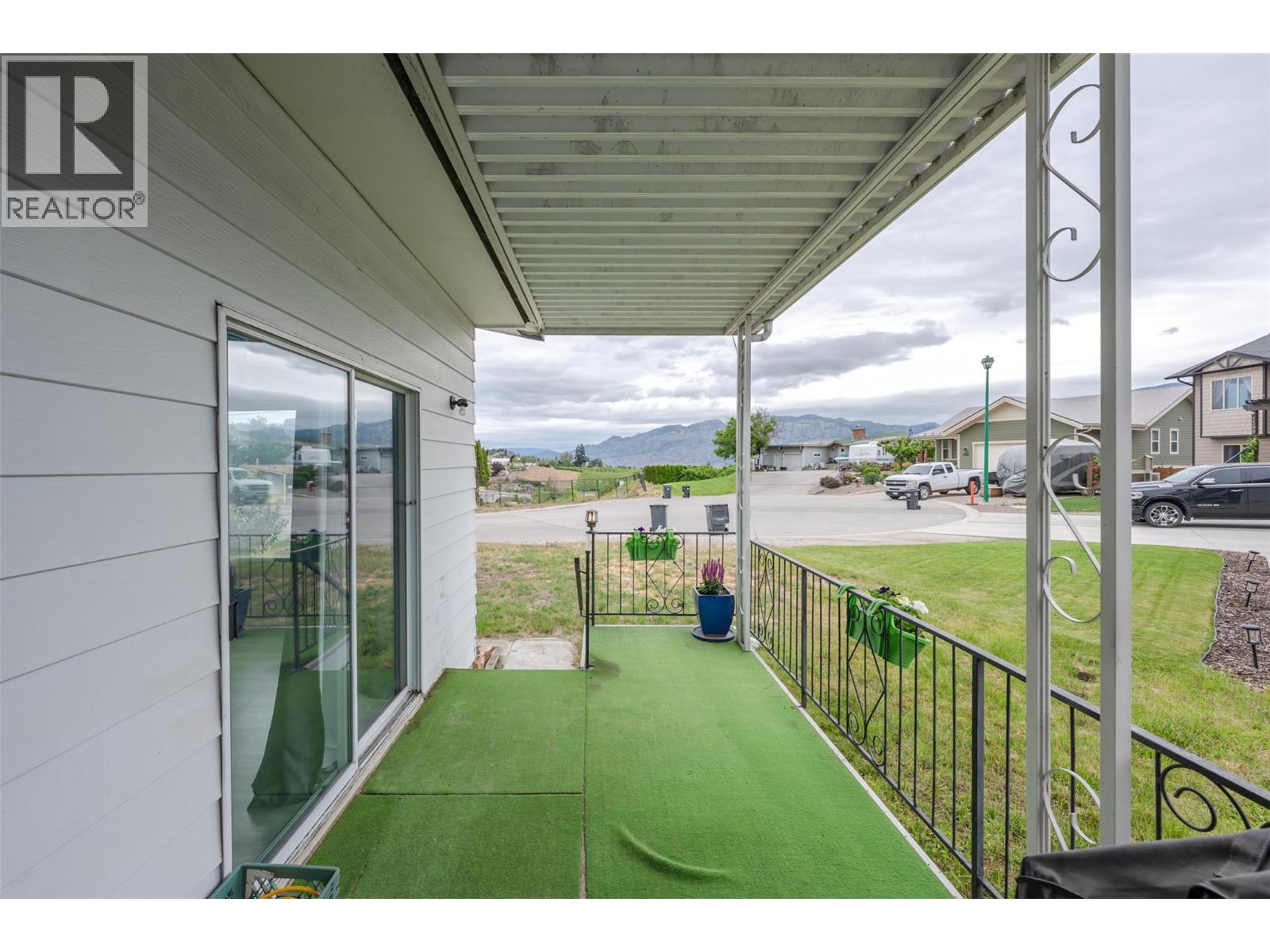 7503 HOWIS Crescent, Summerland