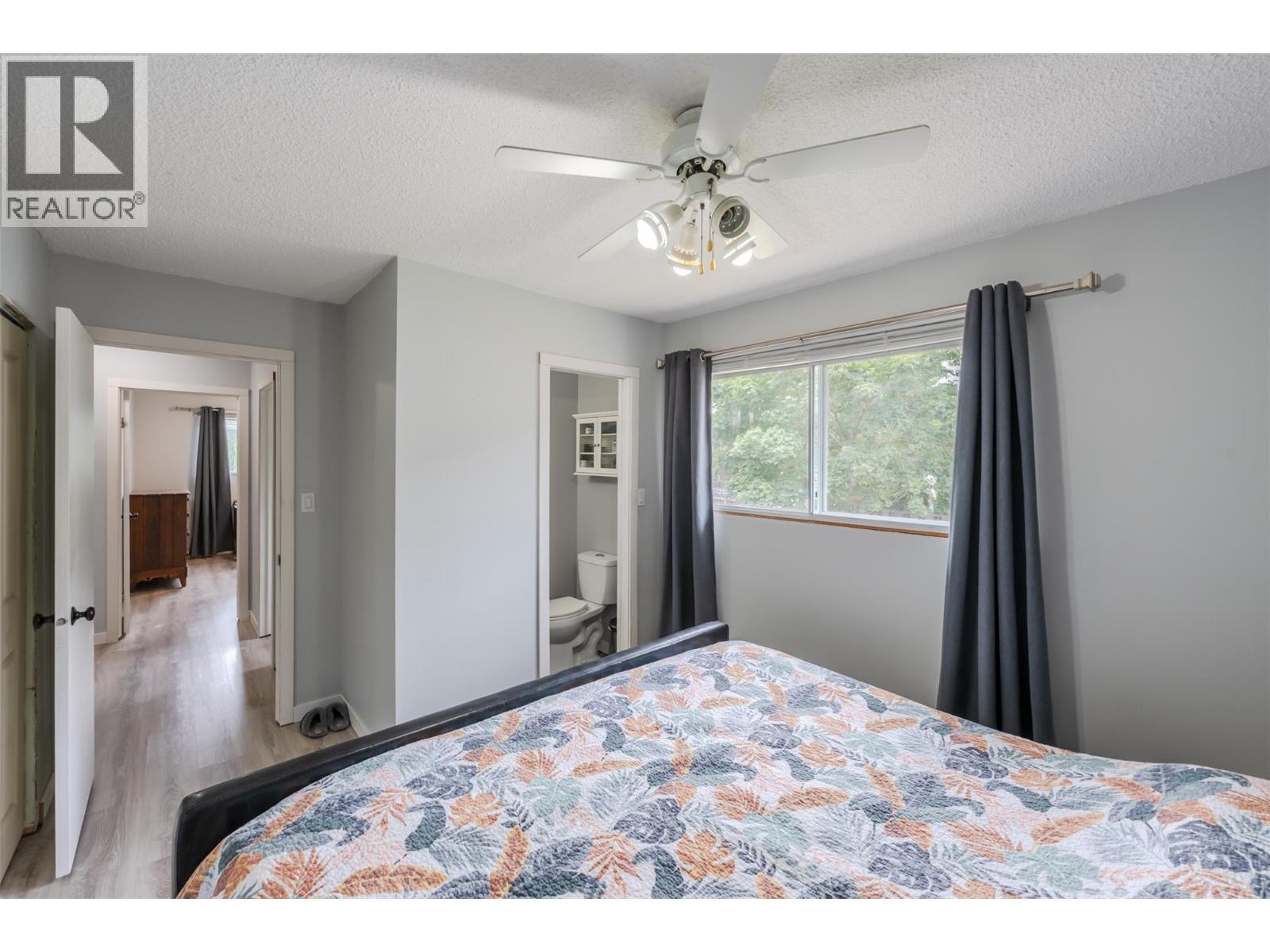 7503 HOWIS Crescent, Summerland