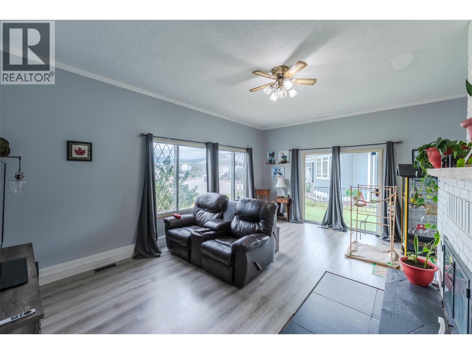 7503 HOWIS Crescent, Summerland