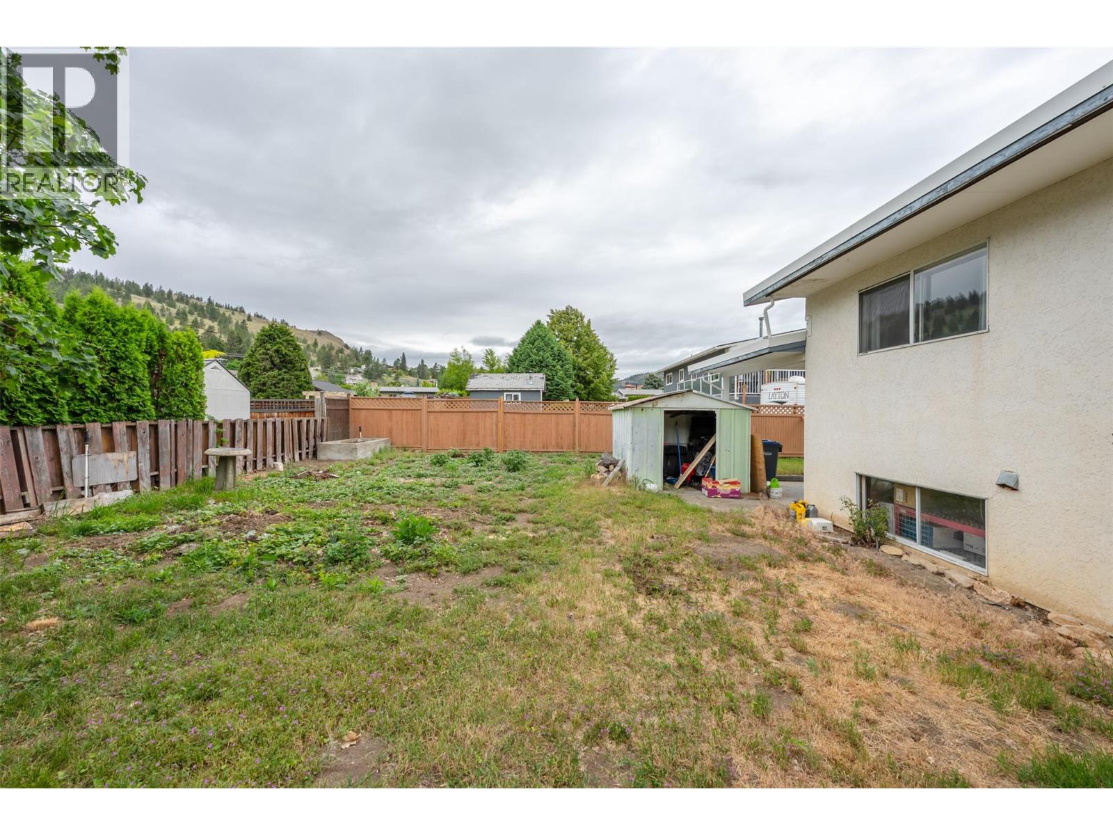7503 HOWIS Crescent, Summerland