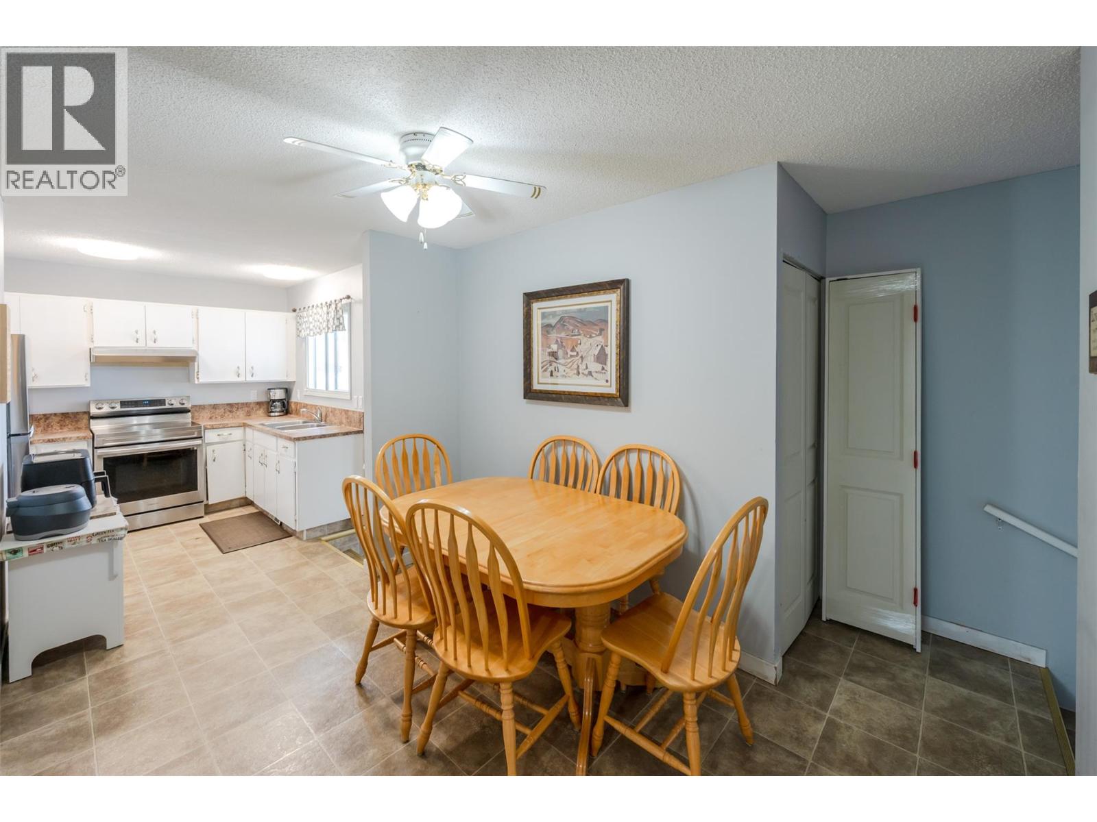 7503 HOWIS Crescent, Summerland