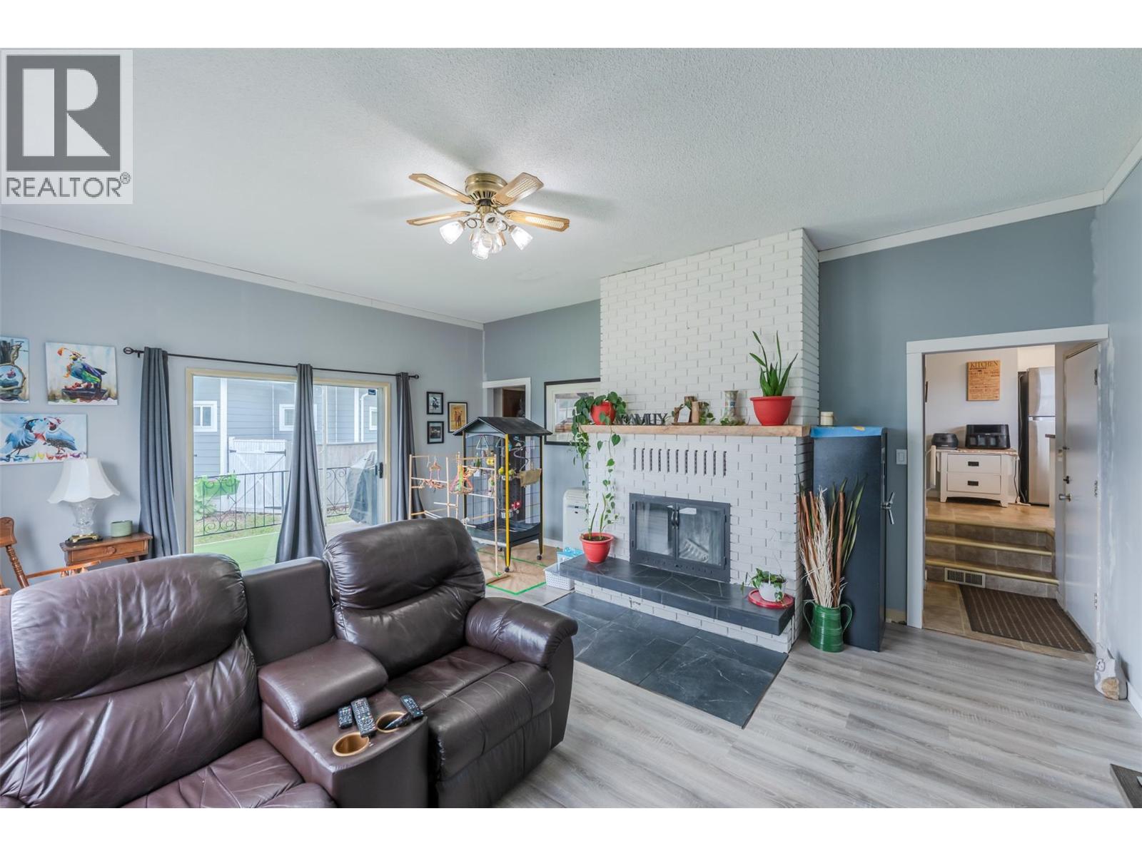 7503 HOWIS Crescent, Summerland