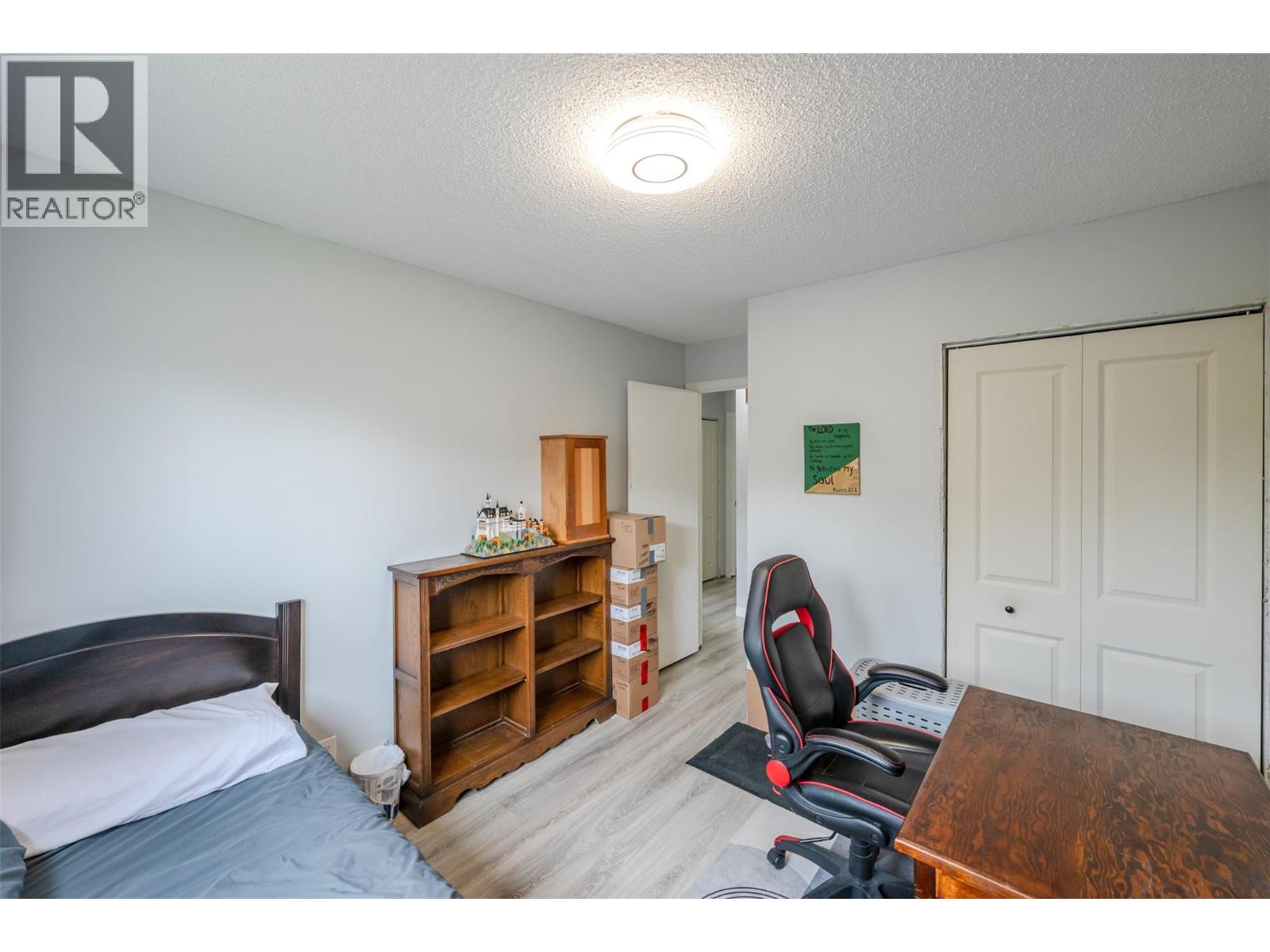 7503 HOWIS Crescent, Summerland