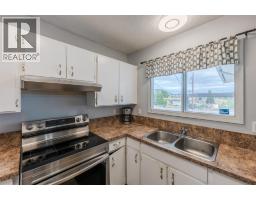 Kitchen - 7503 Howis Crescent, Summerland, BC V0H1Z4 Photo 11