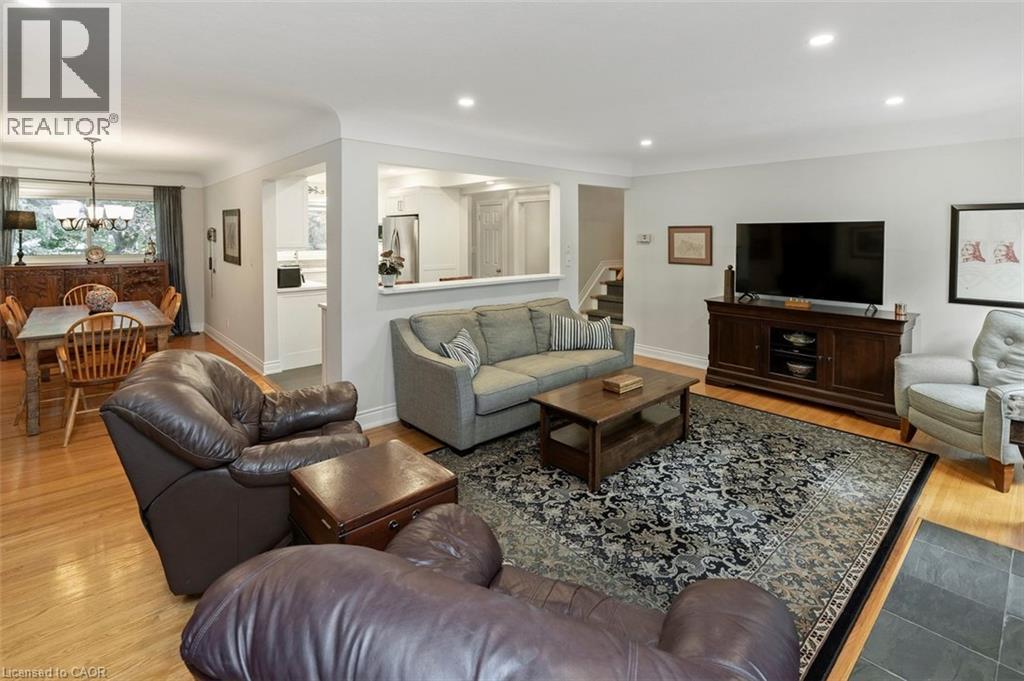 200 WOODVIEW Crescent - Image 18