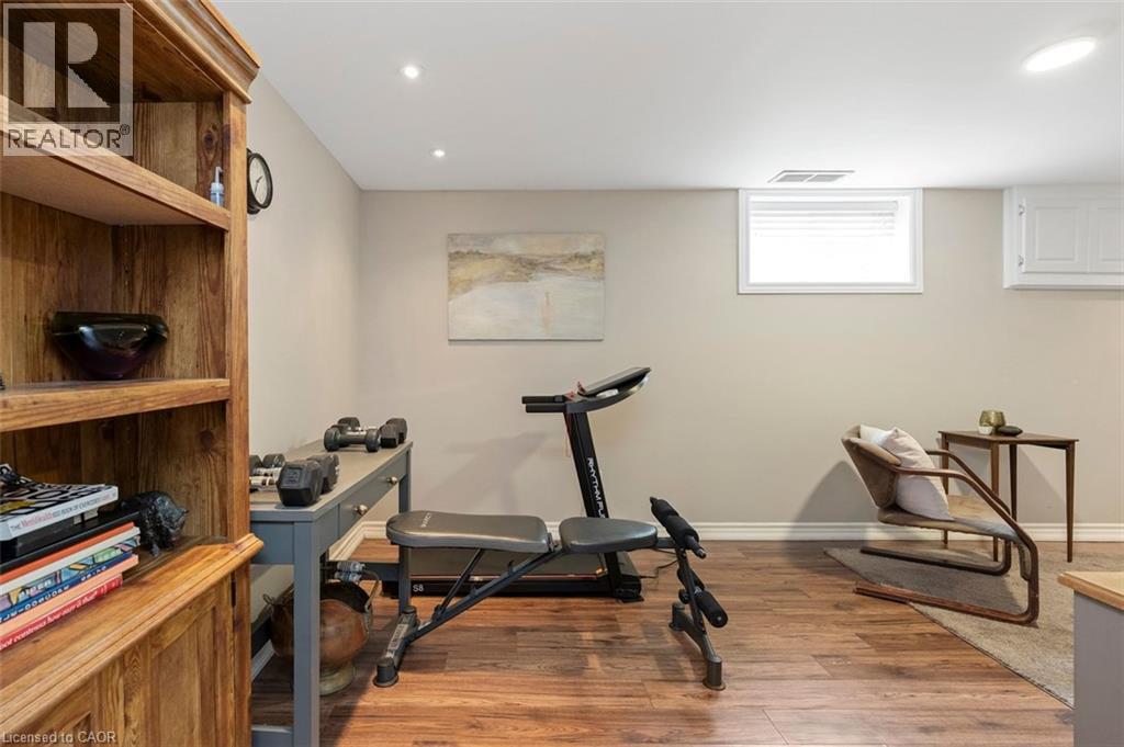 200 WOODVIEW Crescent - Image 31