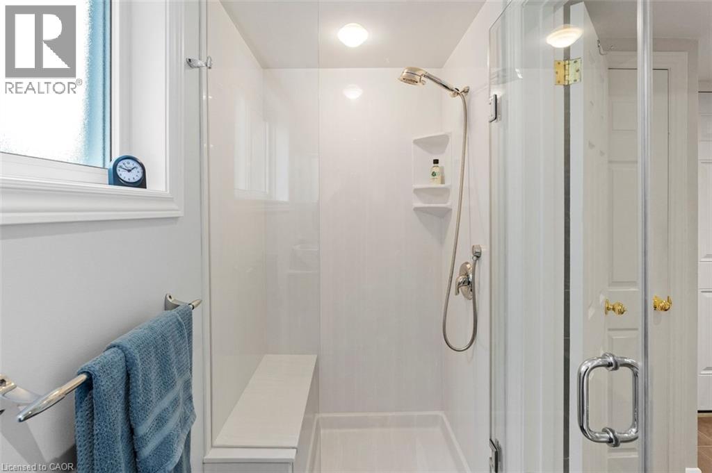 200 WOODVIEW Crescent - Image 35
