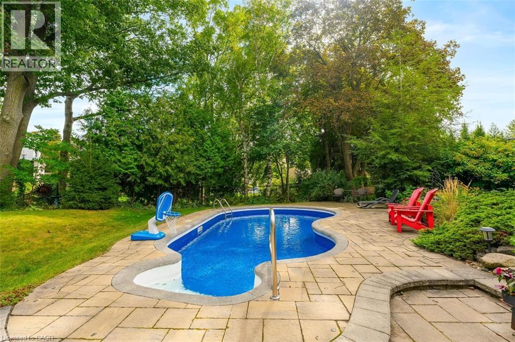 200 WOODVIEW Crescent - Image 3