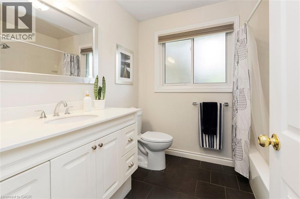 200 WOODVIEW Crescent - Image 27