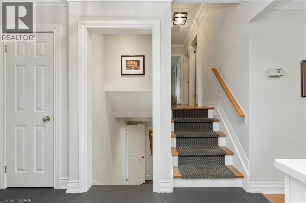 200 WOODVIEW Crescent - Image 21