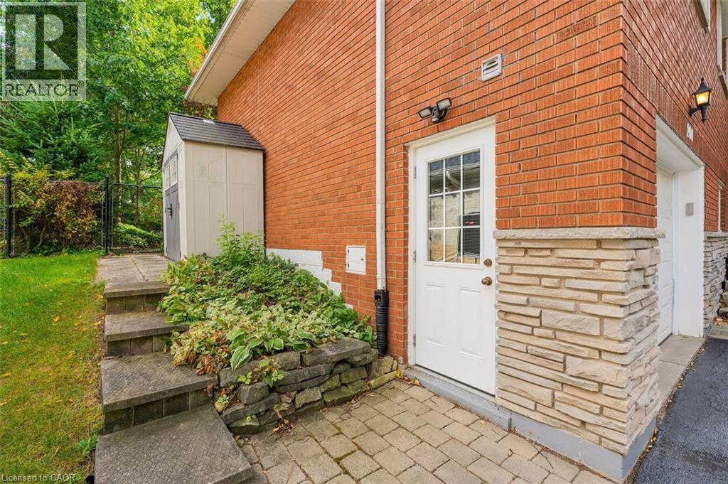 200 WOODVIEW Crescent - Image 46