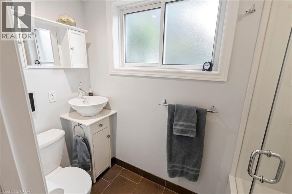 200 WOODVIEW Crescent - Image 34