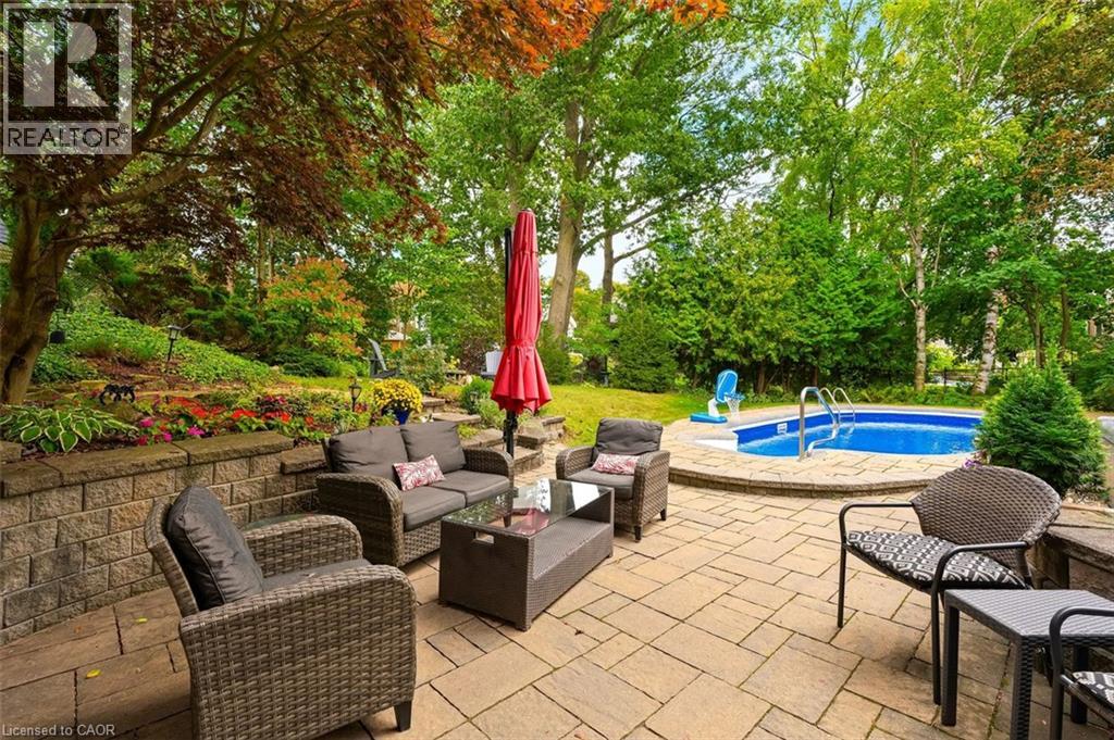 200 WOODVIEW Crescent - Image 37