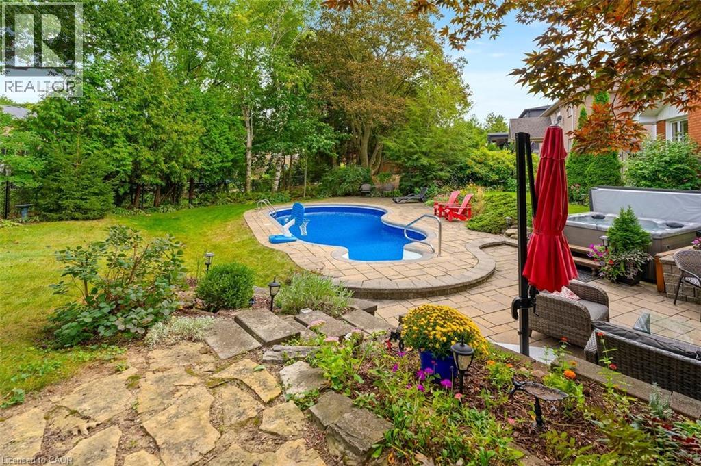 200 WOODVIEW Crescent - Image 44