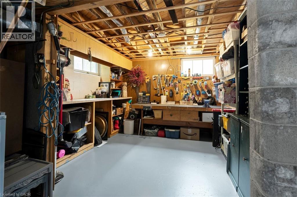 200 WOODVIEW Crescent - Image 33