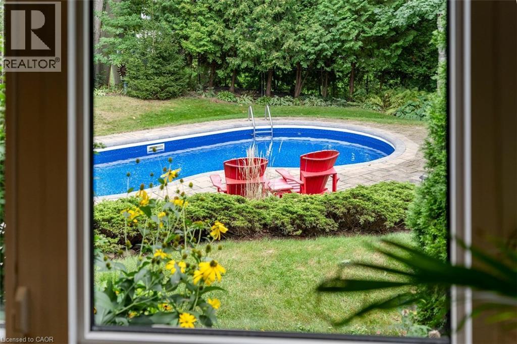 200 WOODVIEW Crescent - Image 16