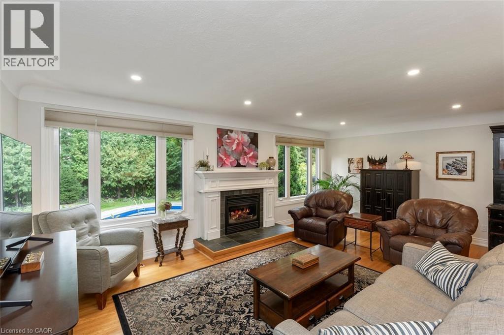 200 WOODVIEW Crescent - Image 14