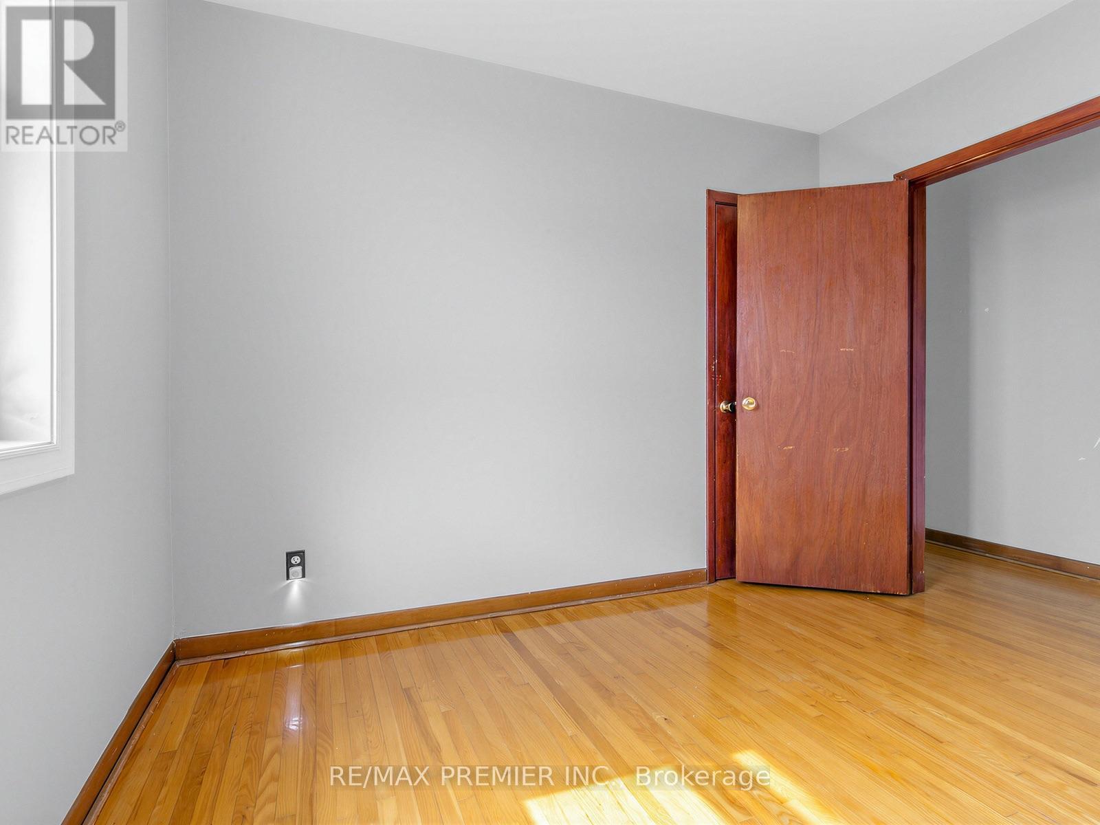 86 GILBERT AVENUE - 18