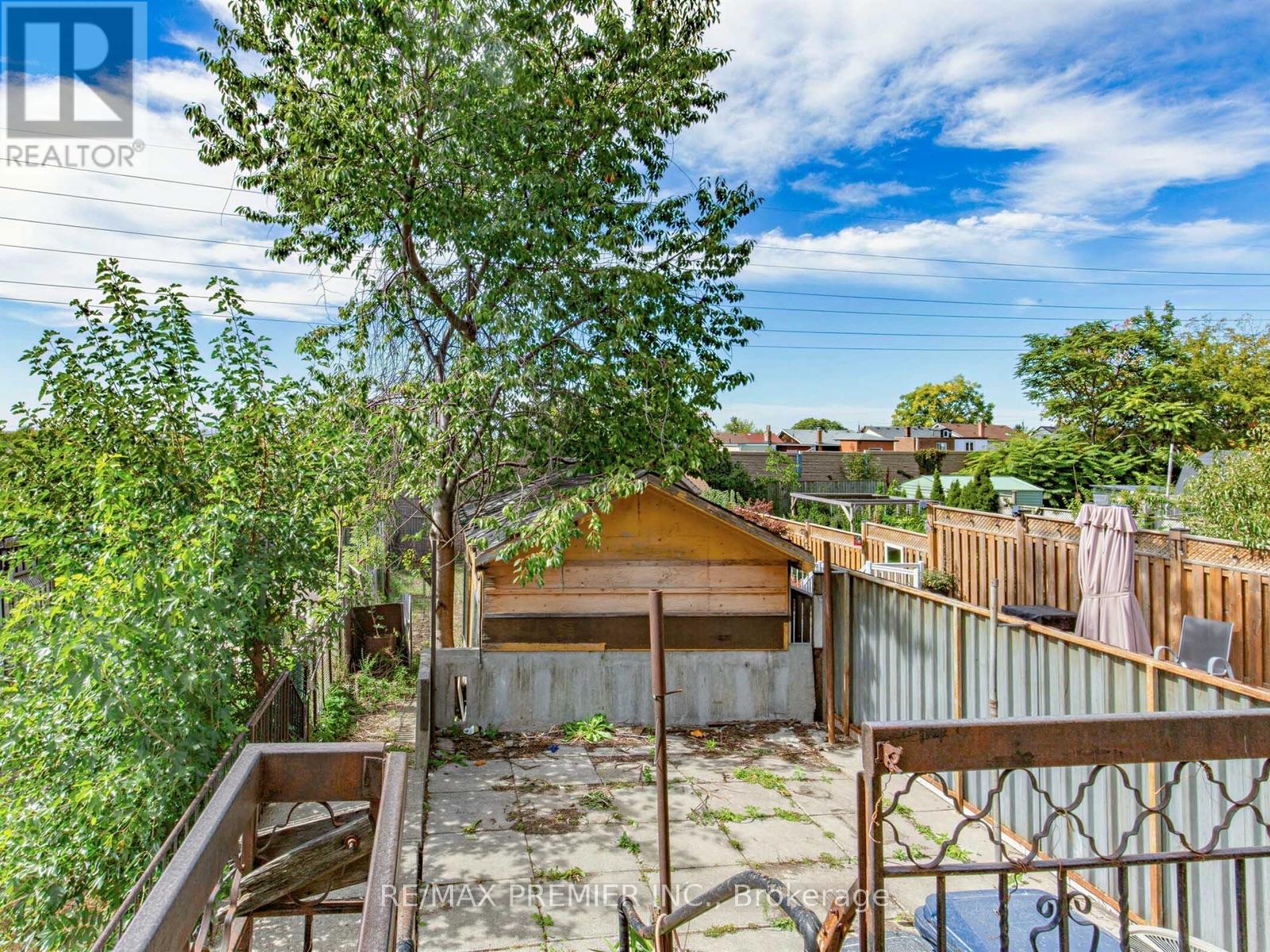 86 GILBERT AVENUE - 28