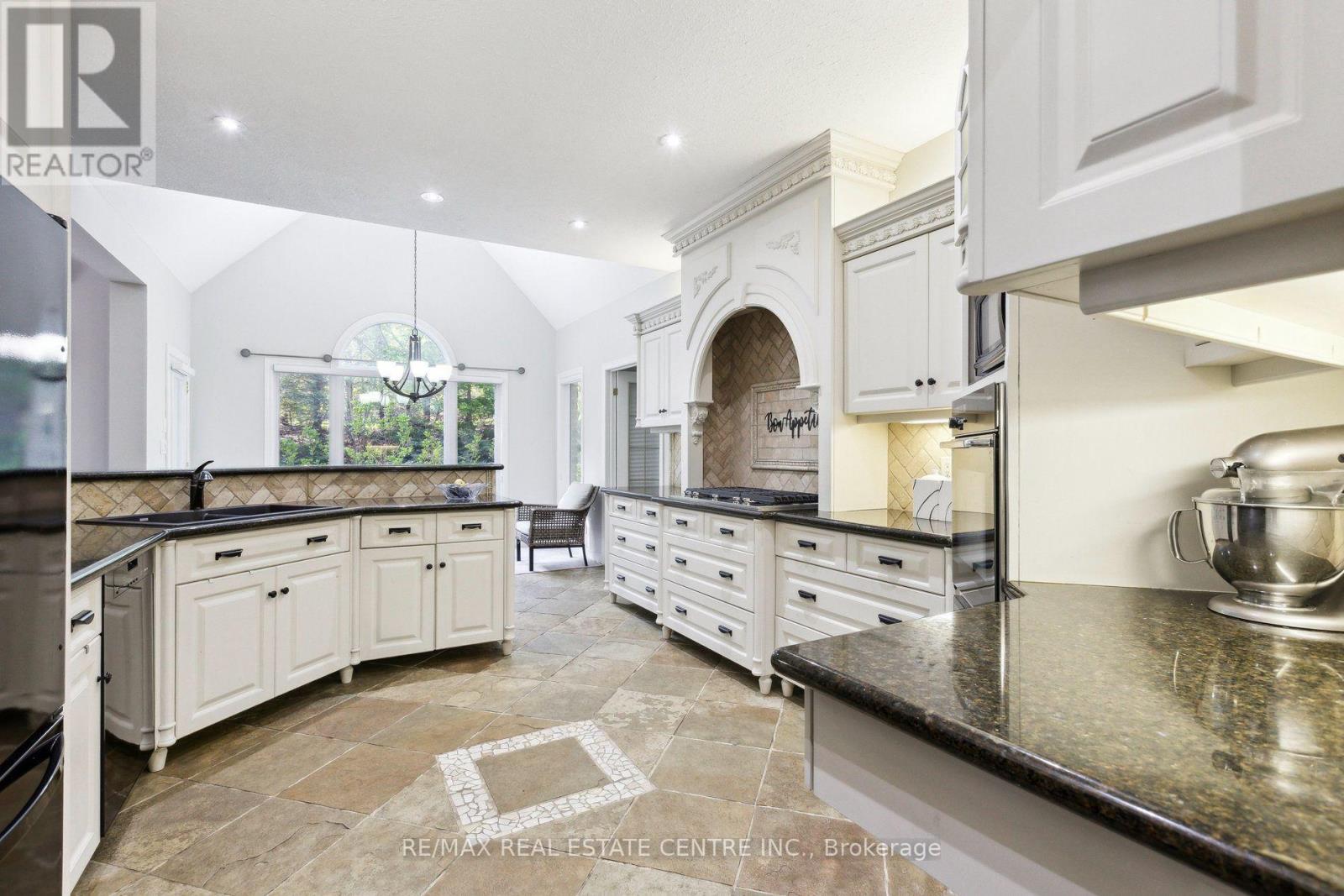6 FOX RUN ROAD - Image 17