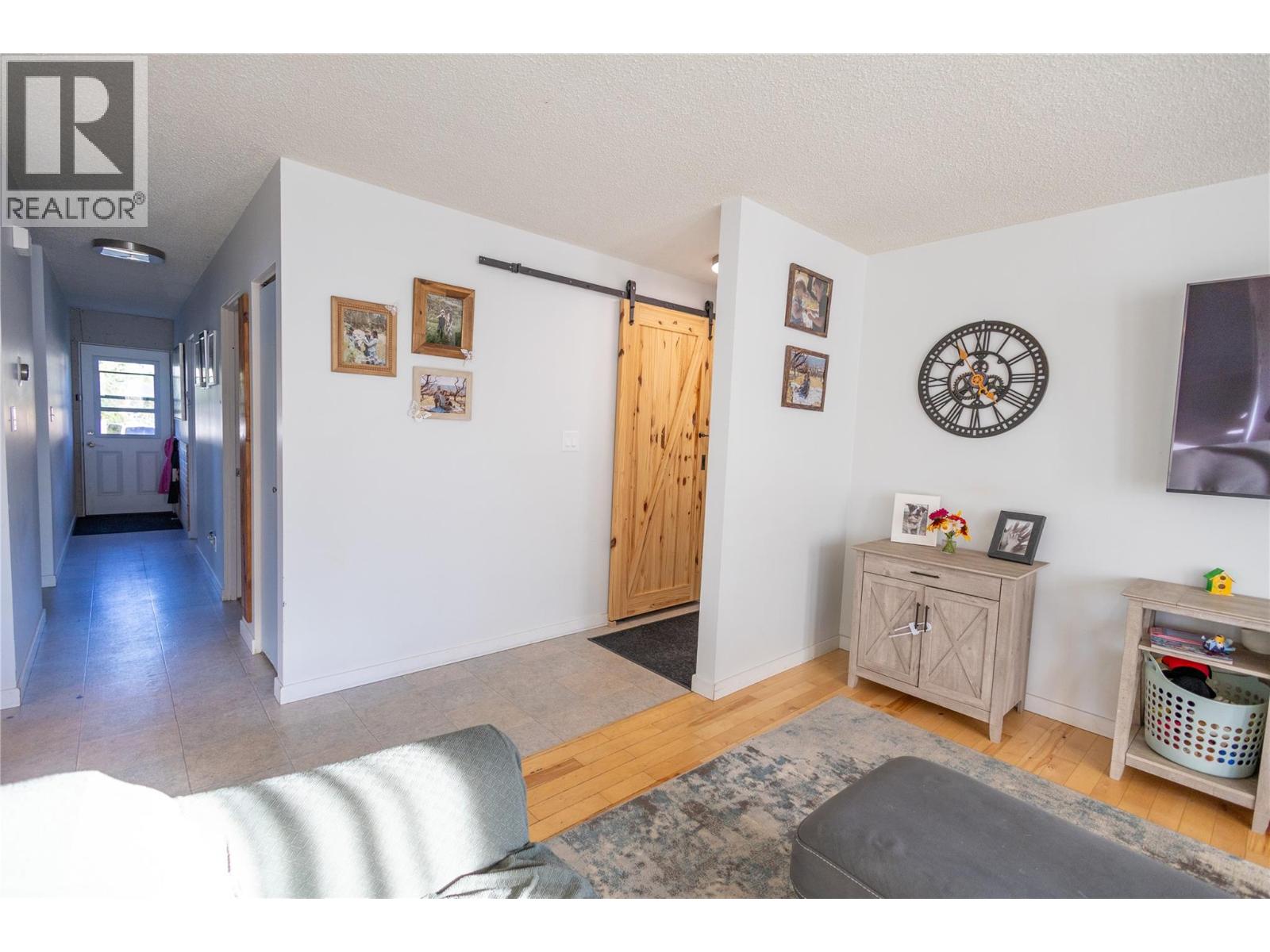 4305 24 Street - 33