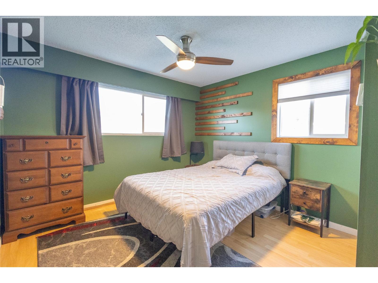 4305 24 Street - 34